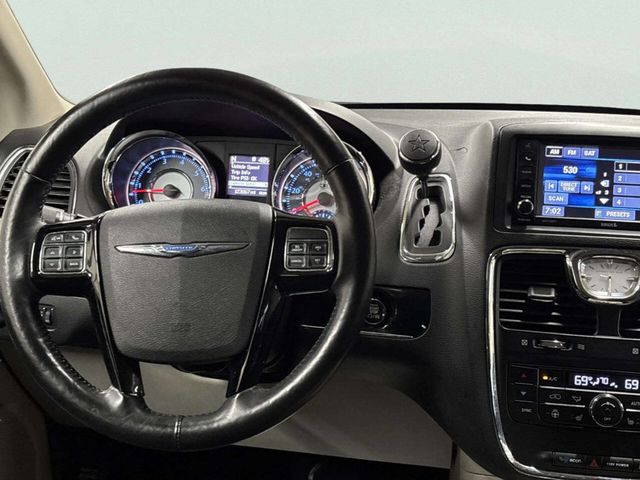2014 Chrysler Town & Country 4dr Wagon Touring-L 30th Anniversary - 23022334 - 25
