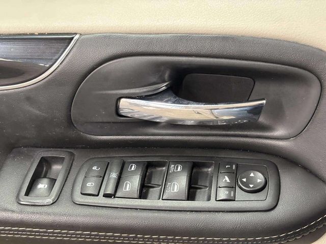 2014 Chrysler Town & Country 4dr Wagon Touring-L 30th Anniversary - 23022334 - 30