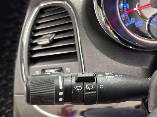 2014 Chrysler Town & Country 4dr Wagon Touring-L 30th Anniversary - 23022334 - 34
