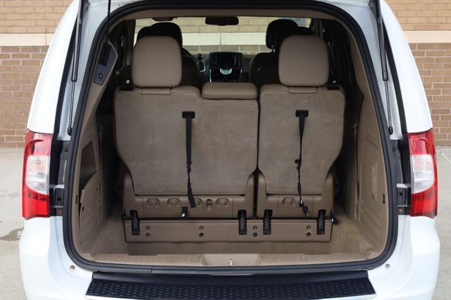 2014 Chrysler Town & Country Touring - 23034650 - 11