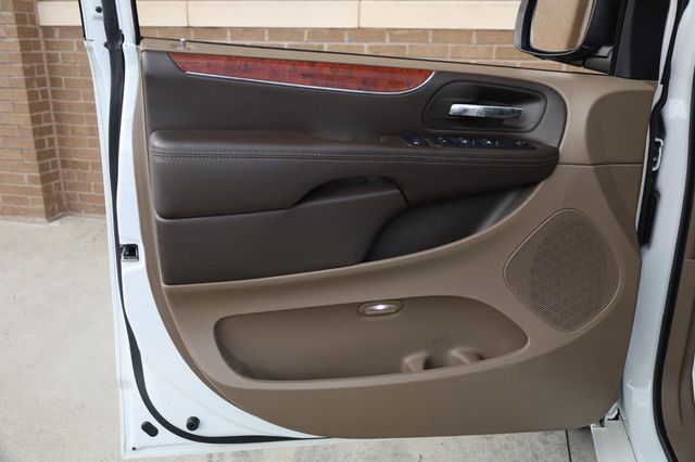 2014 Chrysler Town & Country Touring - 23034650 - 12
