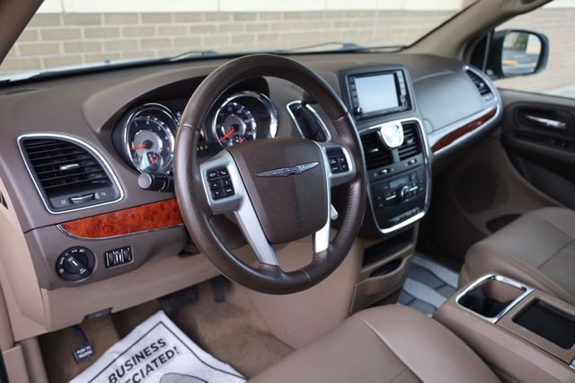 2014 Chrysler Town & Country Touring - 23034650 - 13
