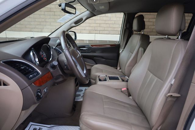 2014 Chrysler Town & Country Touring - 23034650 - 15