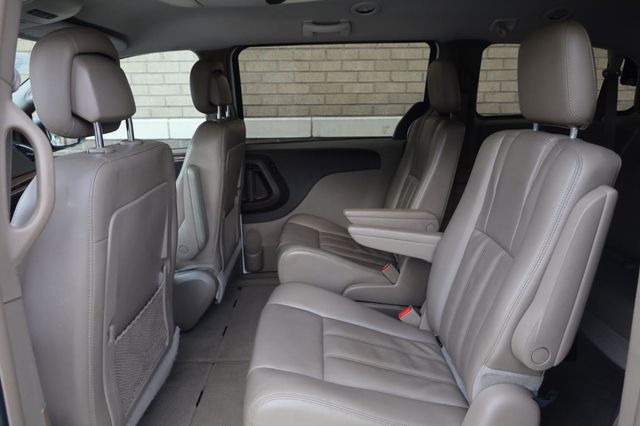 2014 Chrysler Town & Country Touring - 23034650 - 17