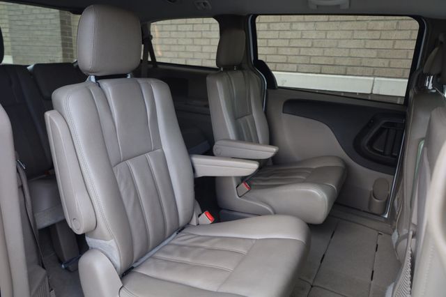 2014 Chrysler Town & Country Touring - 23034650 - 22