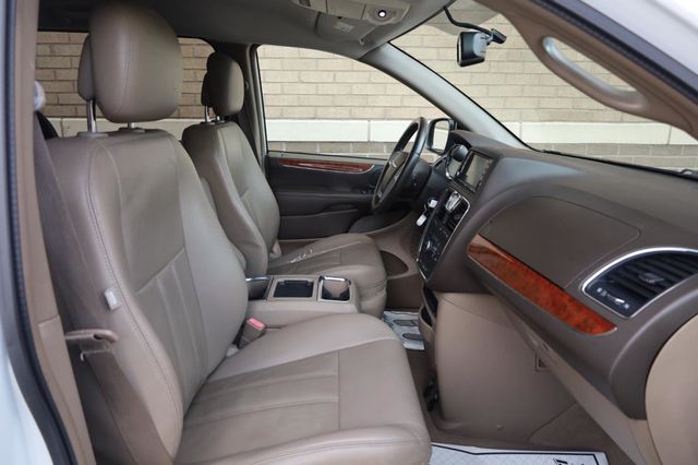 2014 Chrysler Town & Country Touring - 23034650 - 24