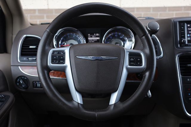 2014 Chrysler Town & Country Touring - 23034650 - 30