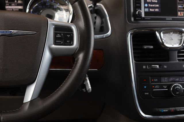 2014 Chrysler Town & Country Touring - 23034650 - 32