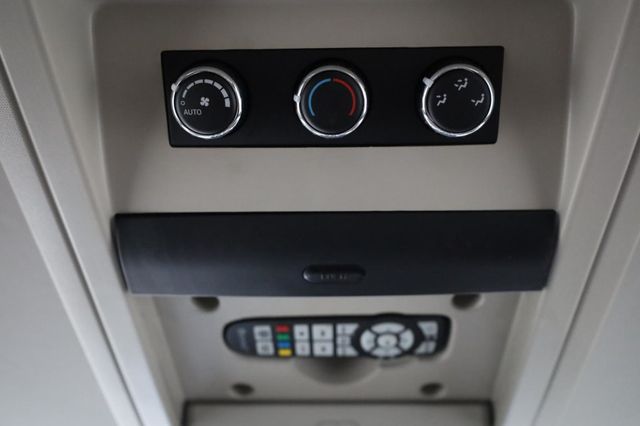 2014 Chrysler Town & Country Touring - 23034650 - 35