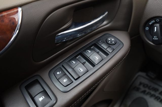 2014 Chrysler Town & Country Touring - 23034650 - 37