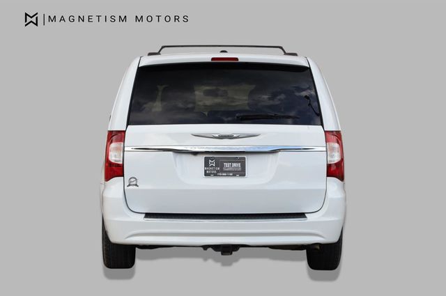 2014 Chrysler Town & Country Touring - 23034650 - 7