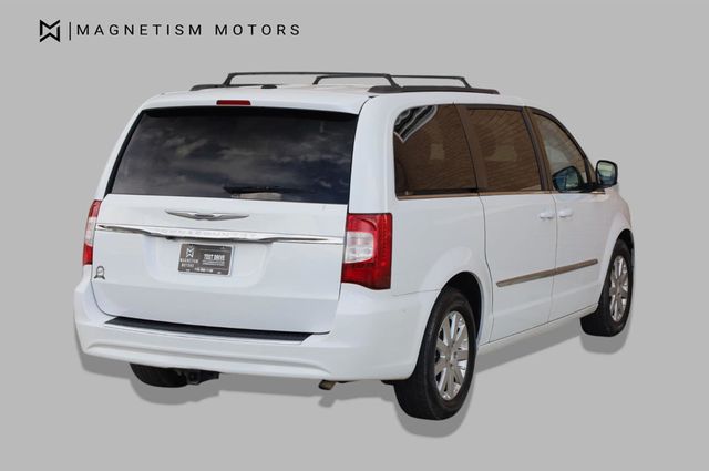 2014 Chrysler Town & Country Touring - 23034650 - 8