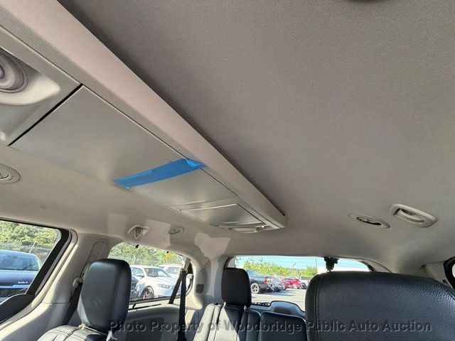 2014 Chrysler Town & Country Touring-L - 23031236 - 11