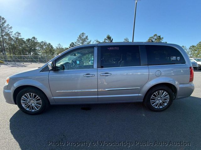 2014 Chrysler Town & Country Touring-L - 23031236 - 3