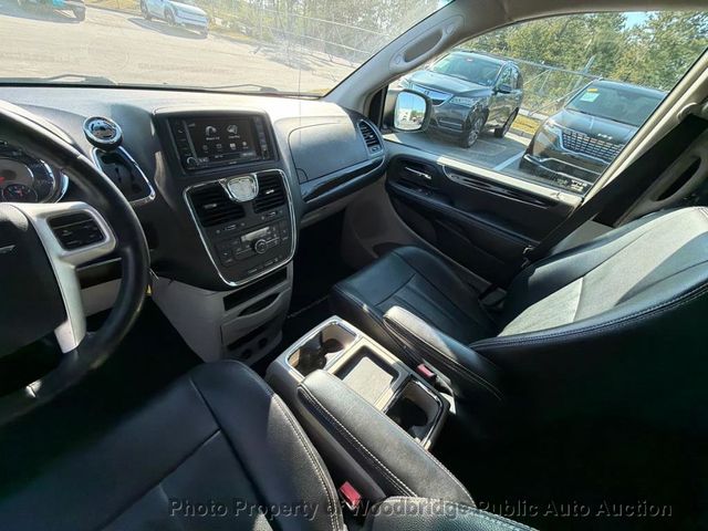 2014 Chrysler Town & Country Touring-L - 23031236 - 7