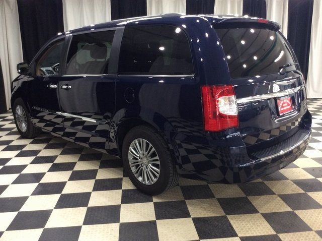 2014 Chrysler Town & Country Touring-L - 22414087 - 3