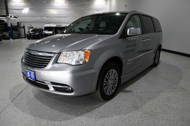 2014 Chrysler Town & Country Touring-L Handicap Mobility Van - 23087049 - 9