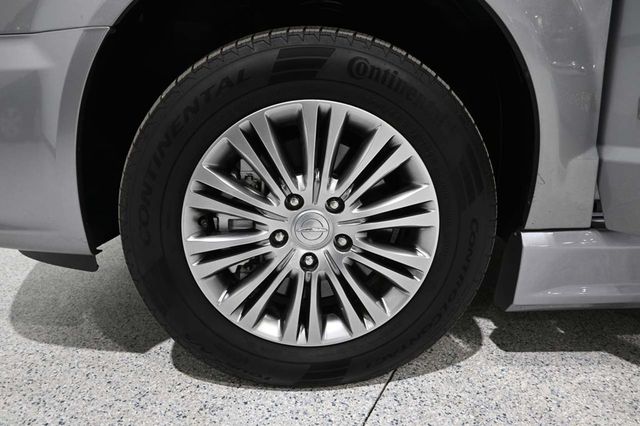 2014 Chrysler Town & Country Touring-L Handicap Mobility Van - 23087049 - 11