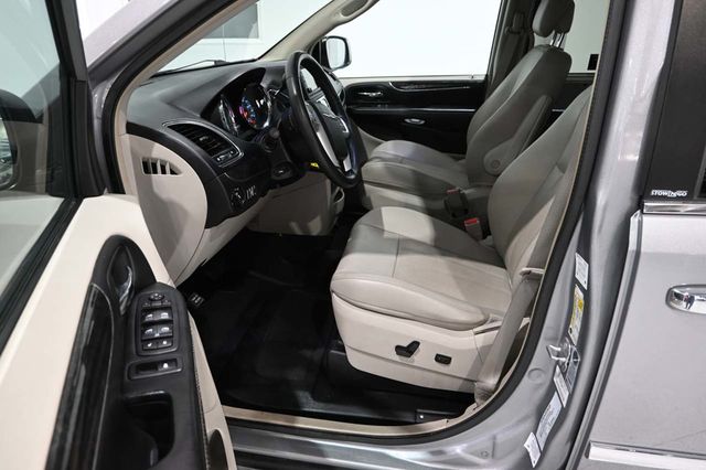 2014 Chrysler Town & Country Touring-L Handicap Mobility Van - 23087049 - 12