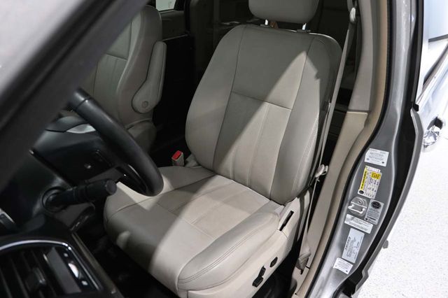 2014 Chrysler Town & Country Touring-L Handicap Mobility Van - 23087049 - 13