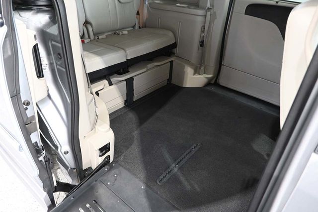 2014 Chrysler Town & Country Touring-L Handicap Mobility Van - 23087049 - 17