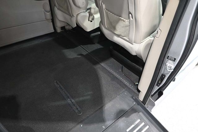 2014 Chrysler Town & Country Touring-L Handicap Mobility Van - 23087049 - 18