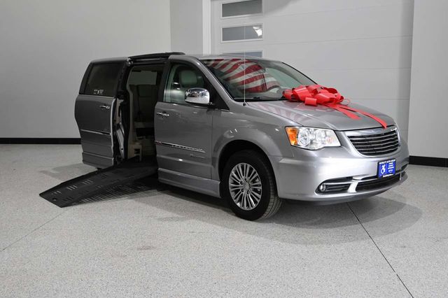 2014 Chrysler Town & Country Touring-L Handicap Mobility Van - 23087049 - 1