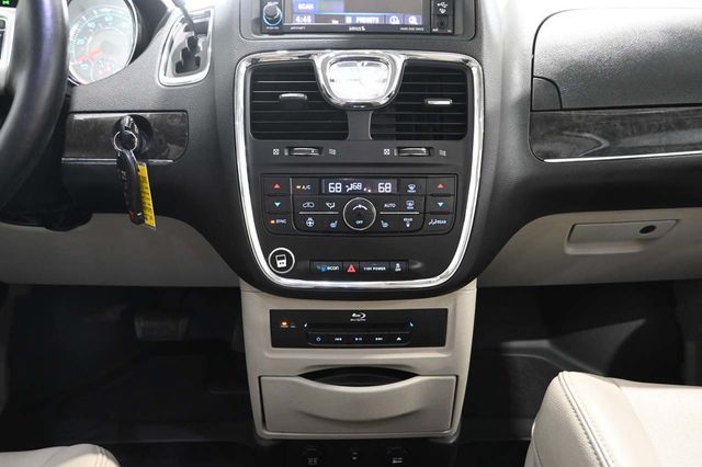 2014 Chrysler Town & Country Touring-L Handicap Mobility Van - 23087049 - 21