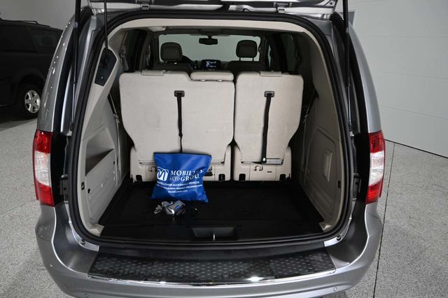 2014 Chrysler Town & Country Touring-L Handicap Mobility Van - 23087049 - 23
