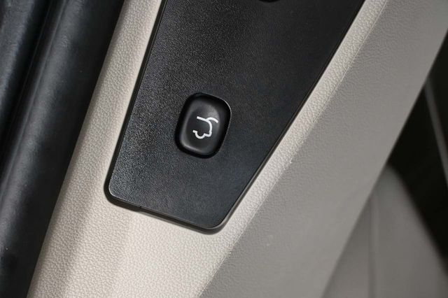 2014 Chrysler Town & Country Touring-L Handicap Mobility Van - 23087049 - 24