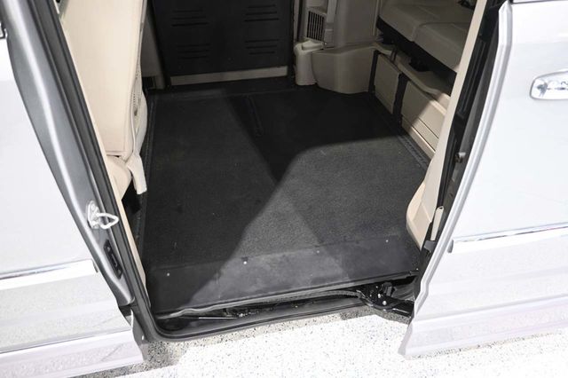 2014 Chrysler Town & Country Touring-L Handicap Mobility Van - 23087049 - 25