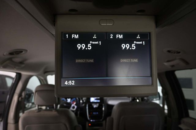 2014 Chrysler Town & Country Touring-L Handicap Mobility Van - 23087049 - 27