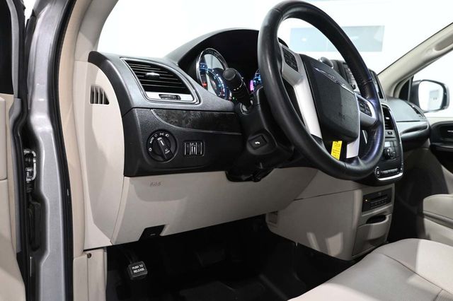 2014 Chrysler Town & Country Touring-L Handicap Mobility Van - 23087049 - 29
