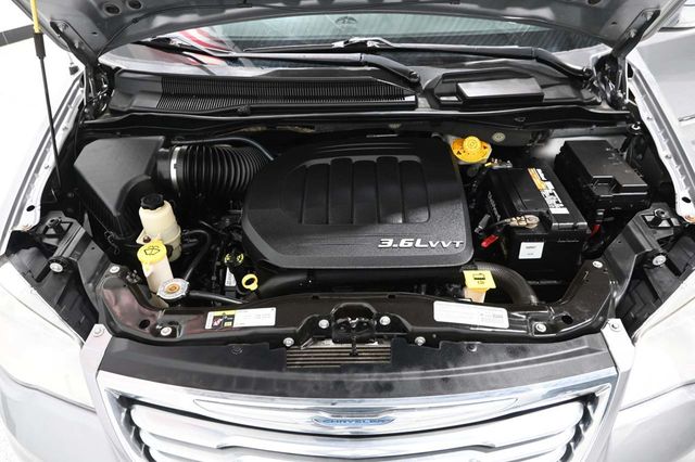 2014 Chrysler Town & Country Touring-L Handicap Mobility Van - 23087049 - 33
