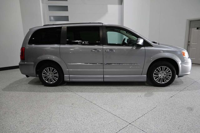 2014 Chrysler Town & Country Touring-L Handicap Mobility Van - 23087049 - 4