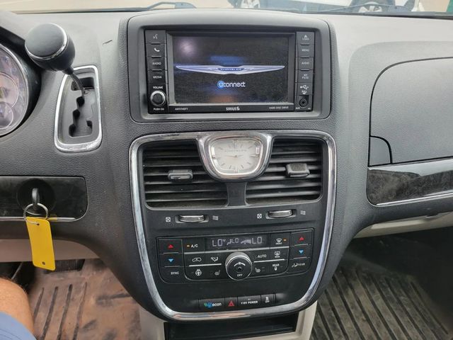 2014 Chrysler Town & Country Touring Minivan 4D - 23041520 - 9