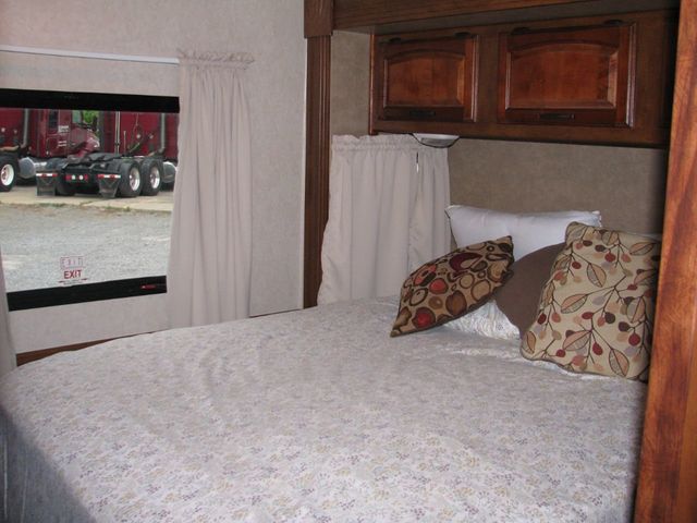 2014 Coachman Mirada Coachman Mirado 29DSSE 2 Slides - 21522711 - 24