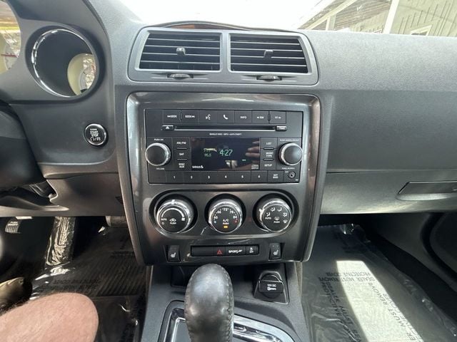 2014 Dodge Challenger SXT - 22982119 - 16