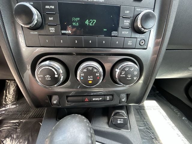 2014 Dodge Challenger SXT - 22982119 - 17