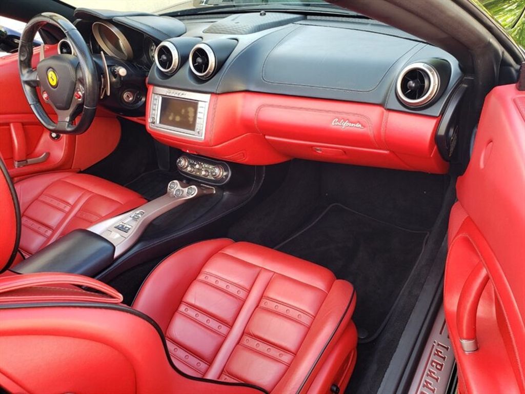 2014 Ferrari California 2dr Convertible - 22893811 - 17