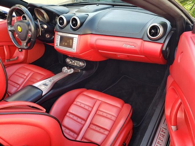 2014 Ferrari California 2dr Convertible - 22893811 - 17