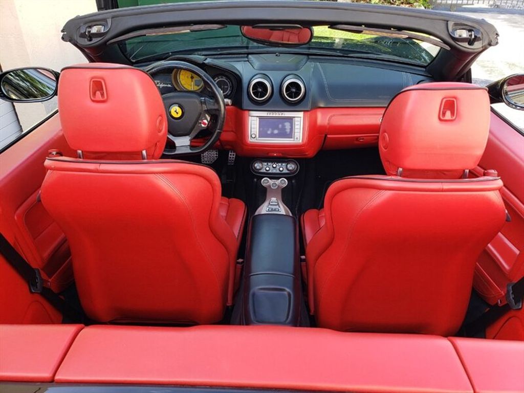 2014 Ferrari California 2dr Convertible - 22893811 - 18