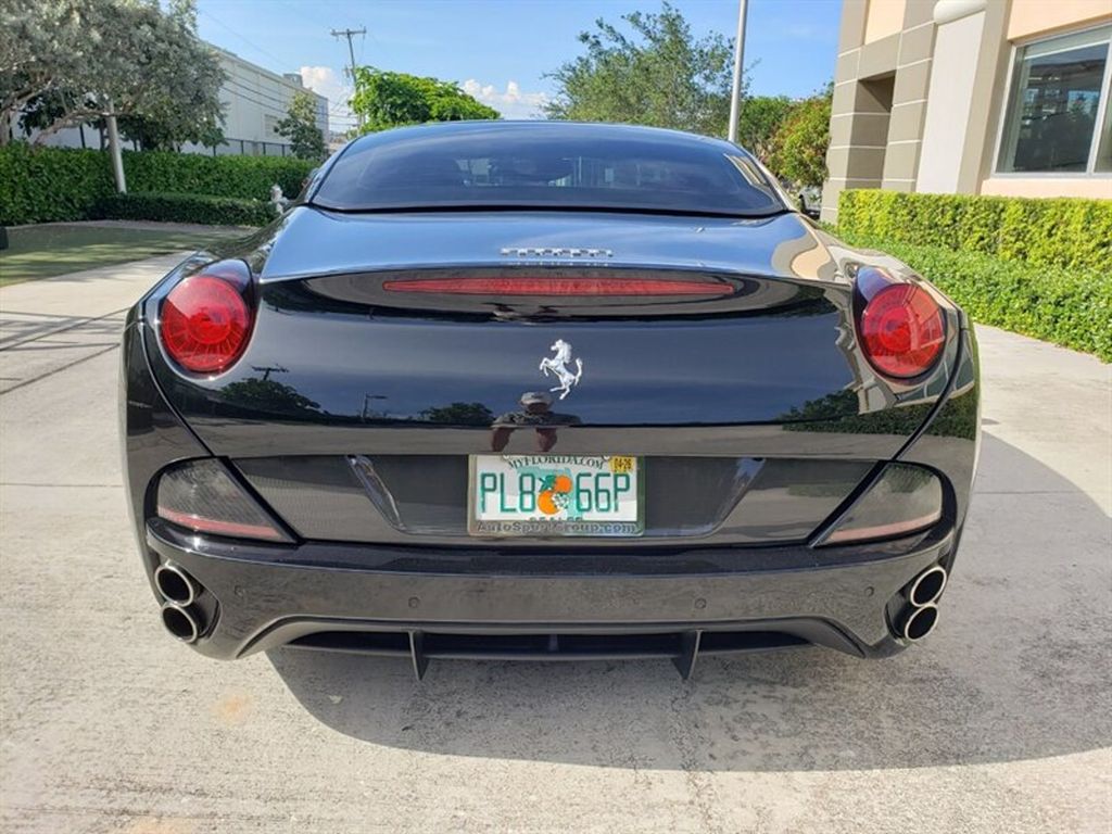 2014 Ferrari California 2dr Convertible - 22893811 - 28