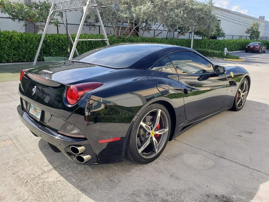 2014 Ferrari California 2dr Convertible - 22893811 - 29