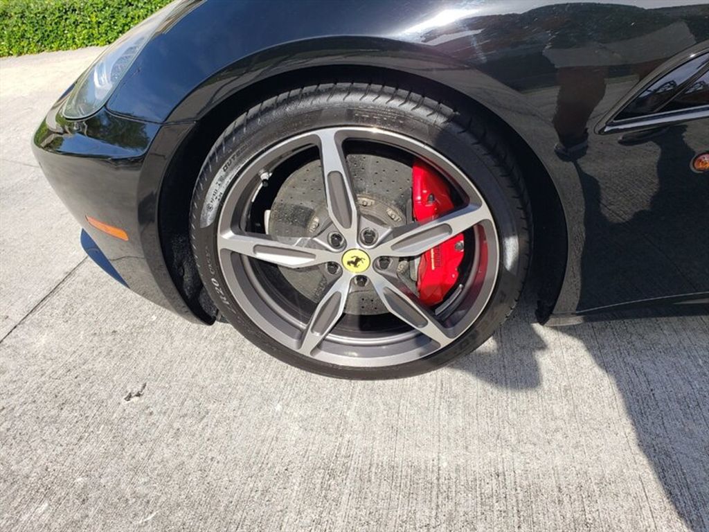 2014 Ferrari California 2dr Convertible - 22893811 - 32