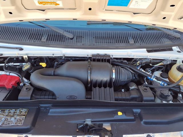 2014 Ford E350 13 Passenger Shuttle Bus w/Wheelchair - 22940179 - 33