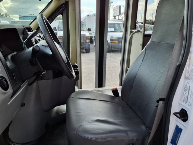 2014 Ford E350 15 Passenger Shuttle Bus w/Wheelchair - 22886065 - 31