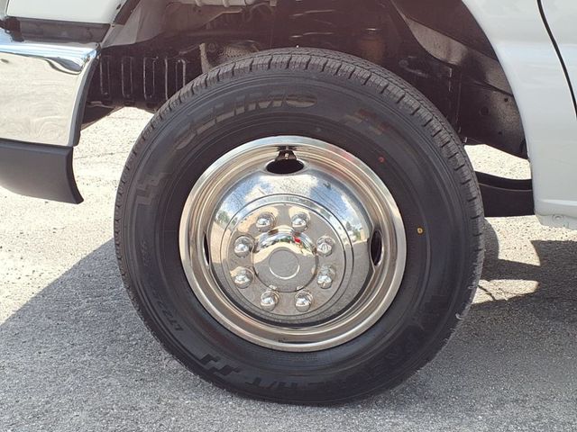 2014 Ford E350 15 Passenger Shuttle Bus w/Wheelchair - 22886065 - 50