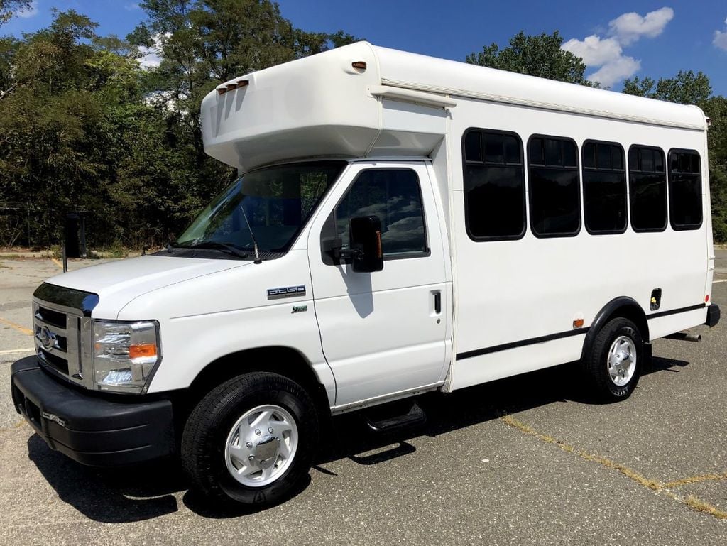 2014 Used Ford E350 NonCDL Wheelchair Shuttle Bus For NonEmergency