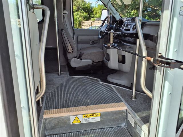 2014 Ford E450 15 Passenger Shuttle Bus w/Wheelchair - 22911586 - 16